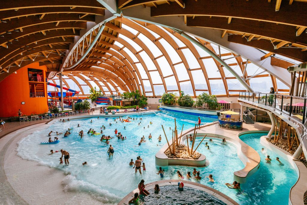 Acquaworld: Parque acuático interior y exterior