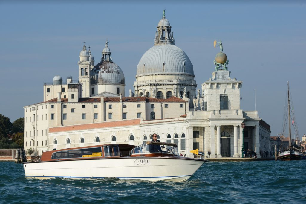 Aeroporto Marco Polo: Táxi aquático privado de/para o centro da cidade de Veneza