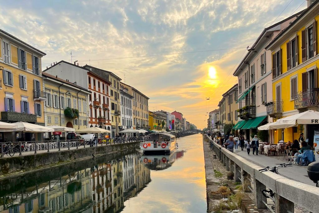 Milano: Tour in barca dei Navigli e della Darsena