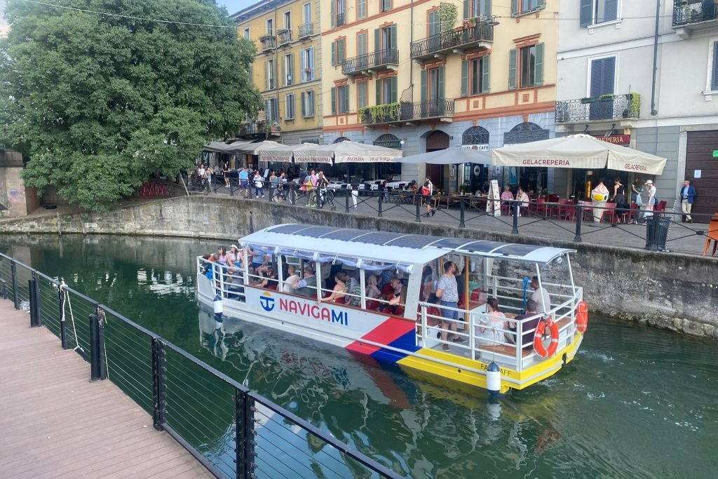 Milano: Tour in barca dei Navigli e della Darsena