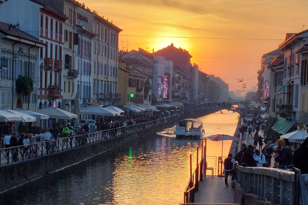 Milano: Tour in barca dei Navigli e della Darsena