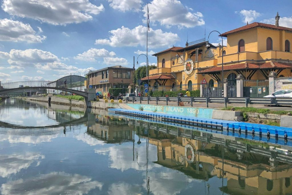 Milano: Tour in barca dei Navigli e della Darsena