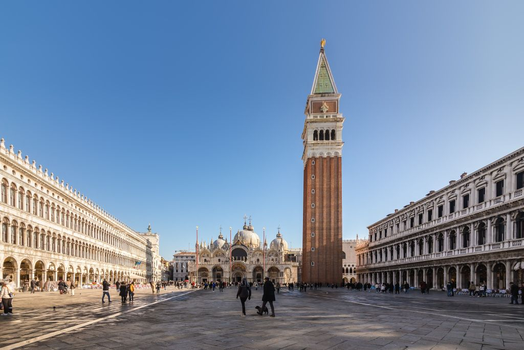 Hidden Venice: The Unusual Walking Tour & Gondola Ride