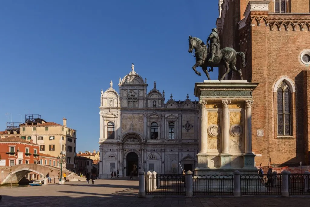 Hidden Venice: The Unusual Walking Tour & Gondola Ride