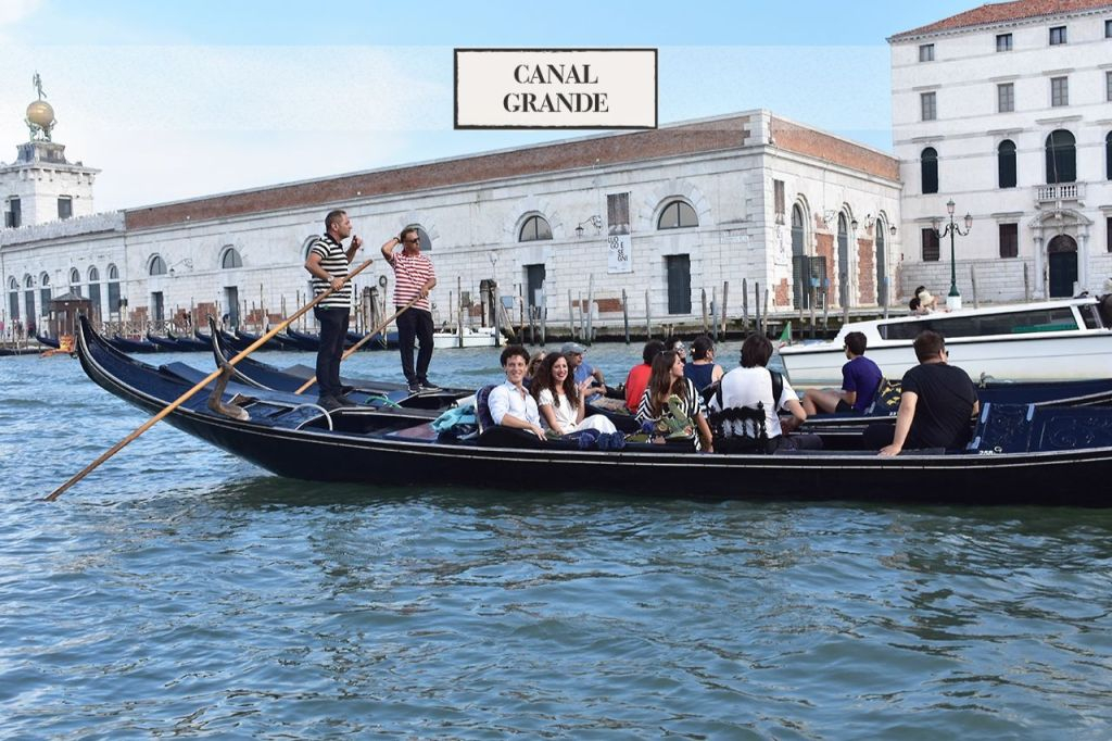 Hidden Venice: The Unusual Walking Tour & Gondola Ride