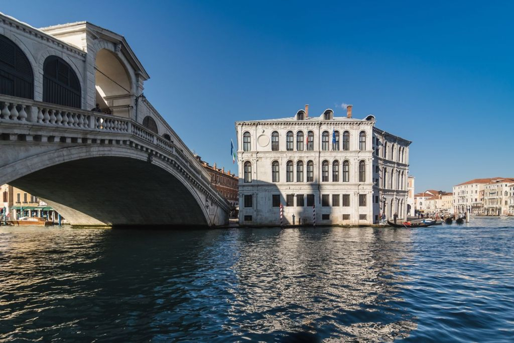 Hidden Venice: The Unusual Walking Tour & Gondola Ride