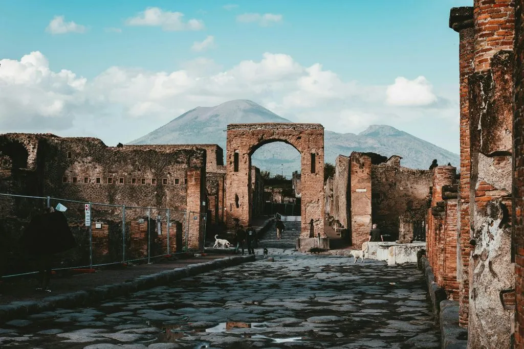 Pompeii: Entrance + Roundtrip Transport from Rome