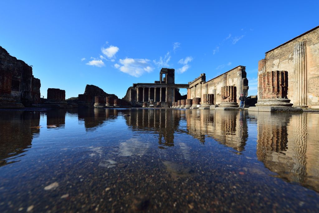 Pompeii: Entrance + Roundtrip Transport from Rome