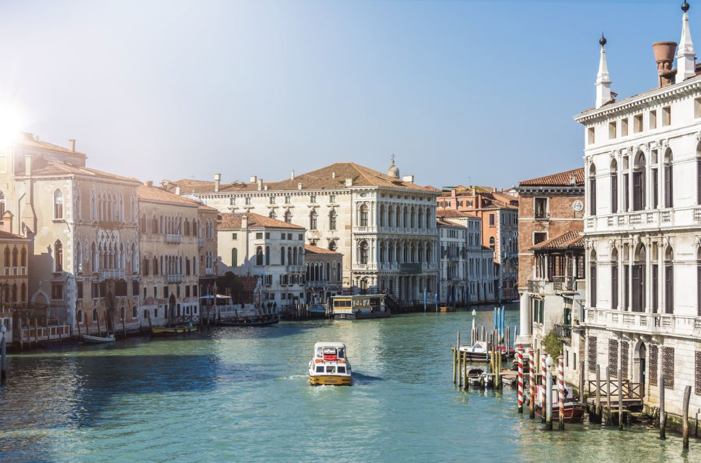 Venice Grand Canal: Guided Boat Tour for Small Group