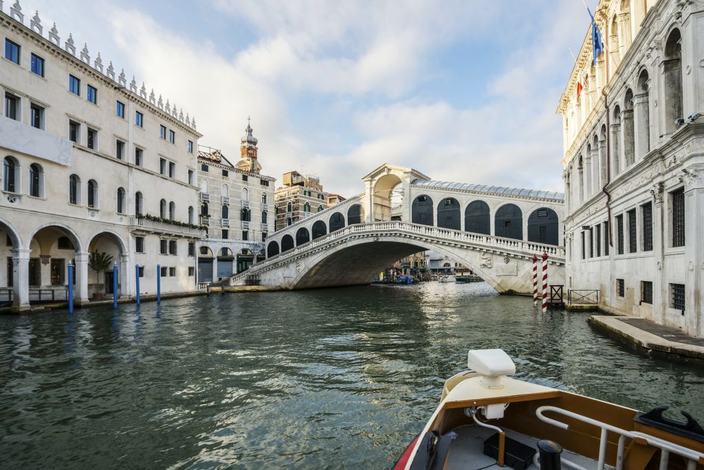 Venice Grand Canal: Guided Boat Tour for Small Group