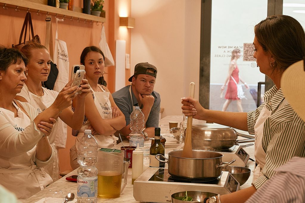 Florence: Pasta & Gelato Cooking Class