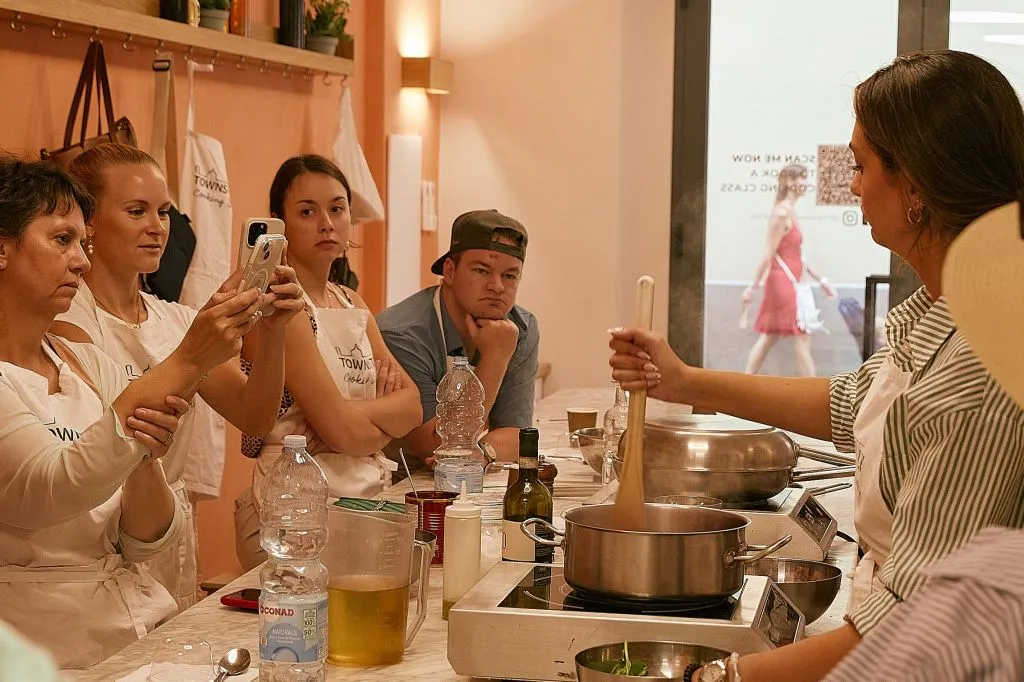 Florence: Pasta & Gelato Cooking Class