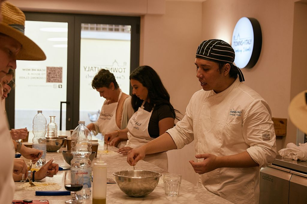 Florence: Pasta & Gelato Cooking Class