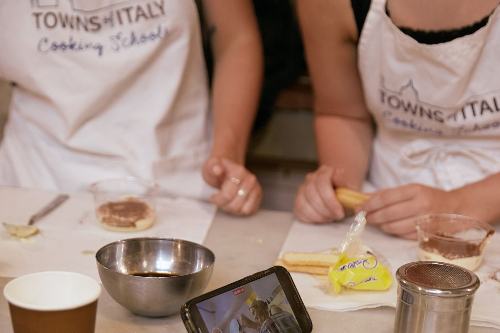 Florence: Pasta & Gelato Cooking Class