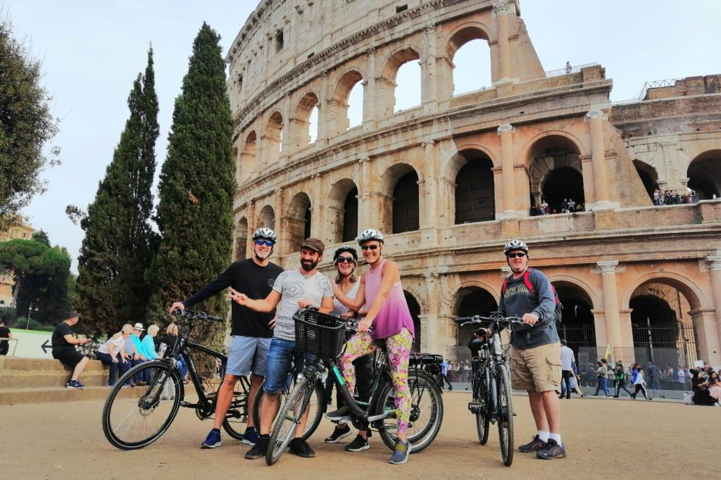 Rome: Electric Bicycle Rental in Piazza Venezia