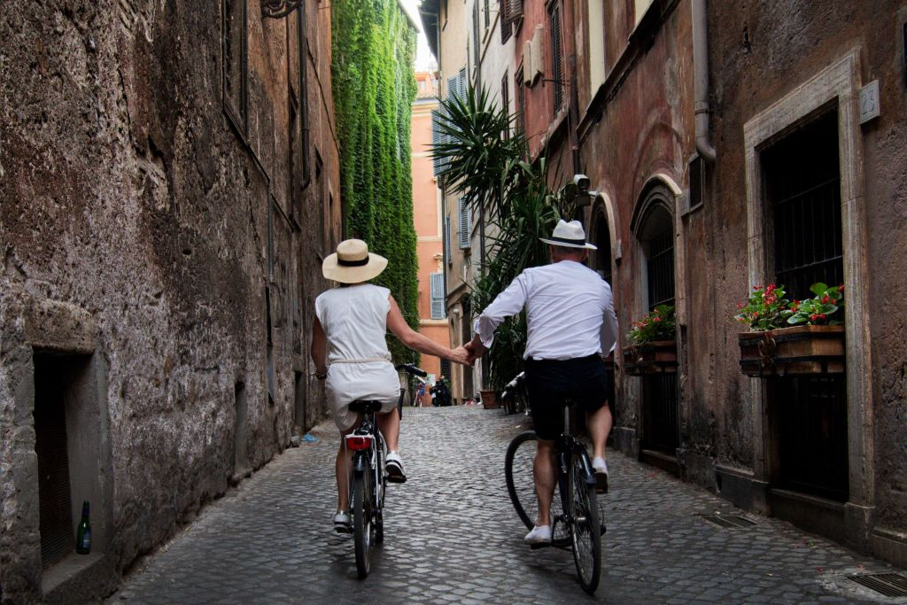 Rome: Electric Bicycle Rental in Piazza Venezia
