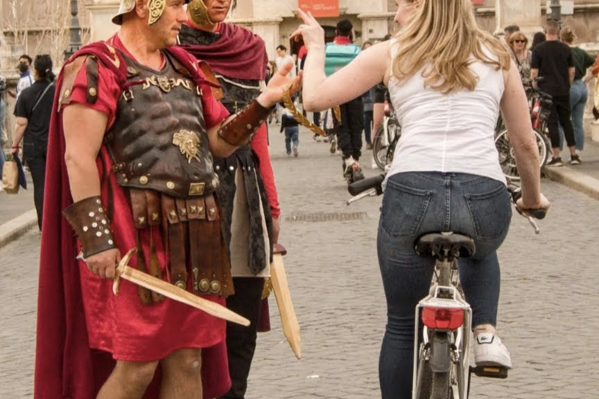 Rome: Electric Bicycle Rental in Piazza Venezia