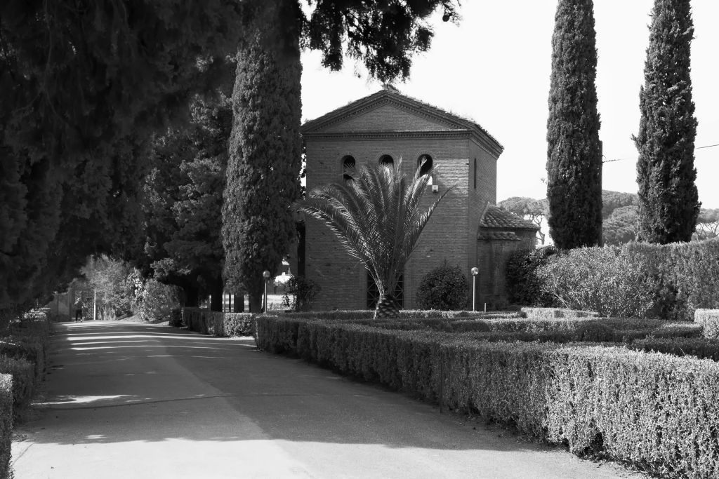 Rome: Catacombs and Capuchin Crypt Guided Tour + Transfer