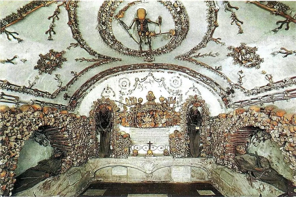 Rome: Catacombs and Capuchin Crypt Guided Tour + Transfer