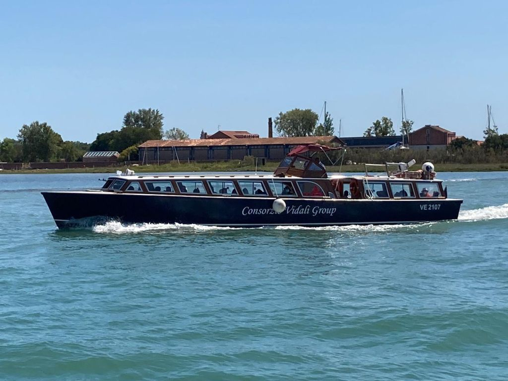 Murano and Burano: Morning Boat Tour