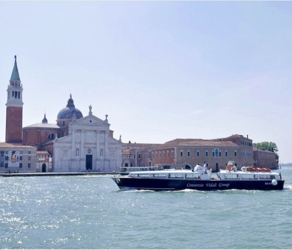 Murano and Burano: Morning Boat Tour