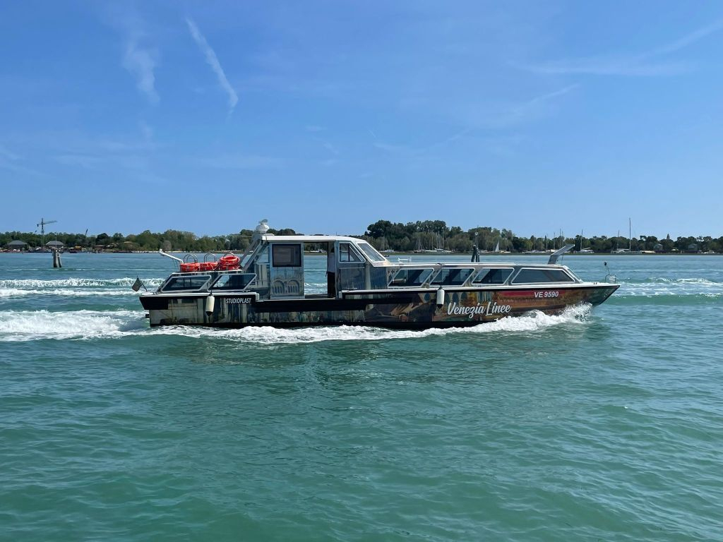 Murano and Burano: Morning Boat Tour