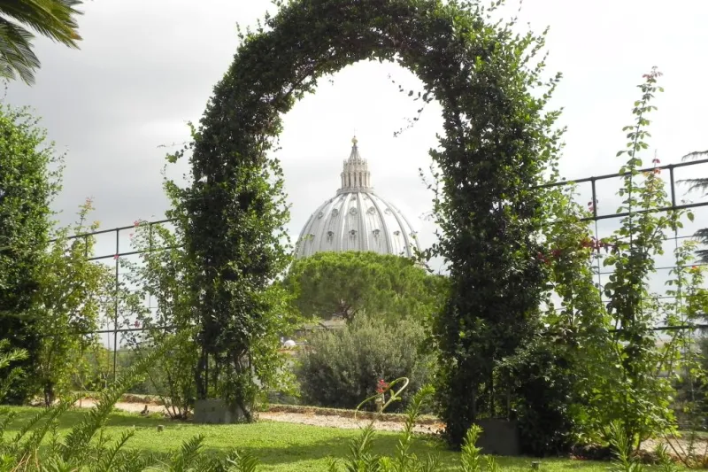 Musei Vaticani: Biglietto accesso rapido + Tour dei Giardini Vaticani in minibus