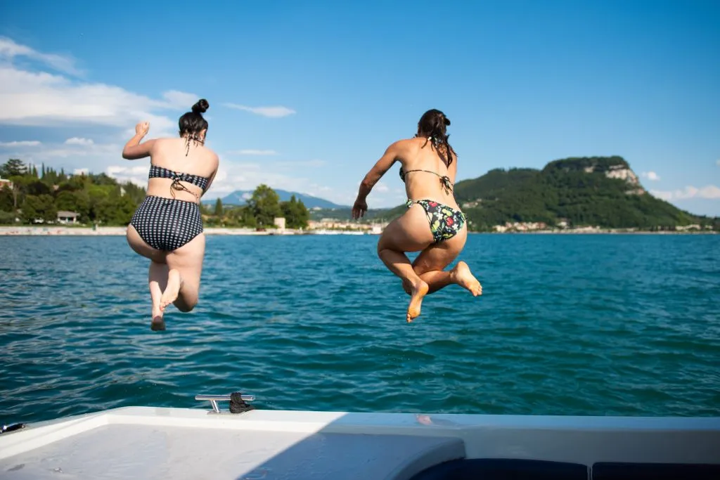 Lago di Garda: Tour in Barca di 4 Ore con Degustazione di Vini da Sirmione