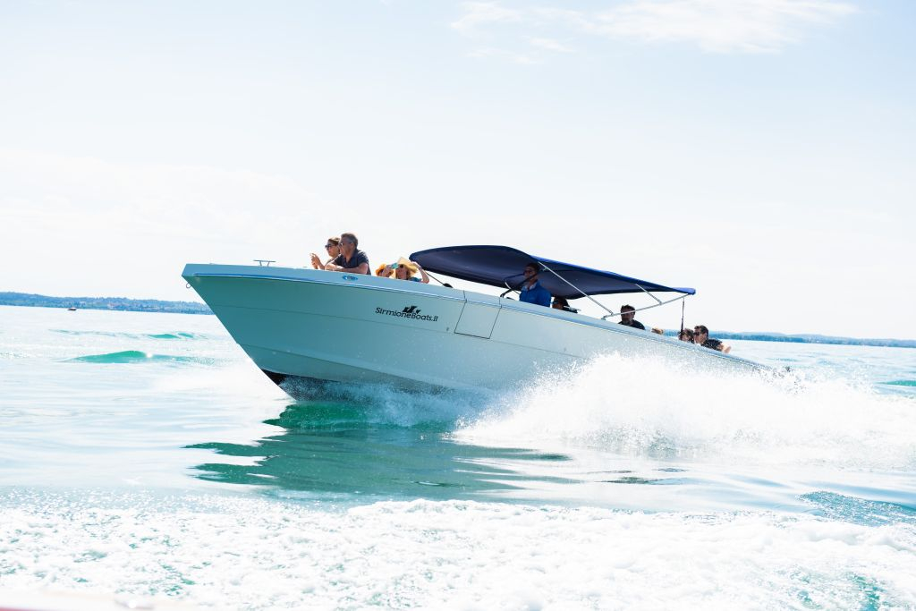 Lake Garda: 4-Hr Boat Tour with Scaliger Castles + Wine Tasting from Sirmione