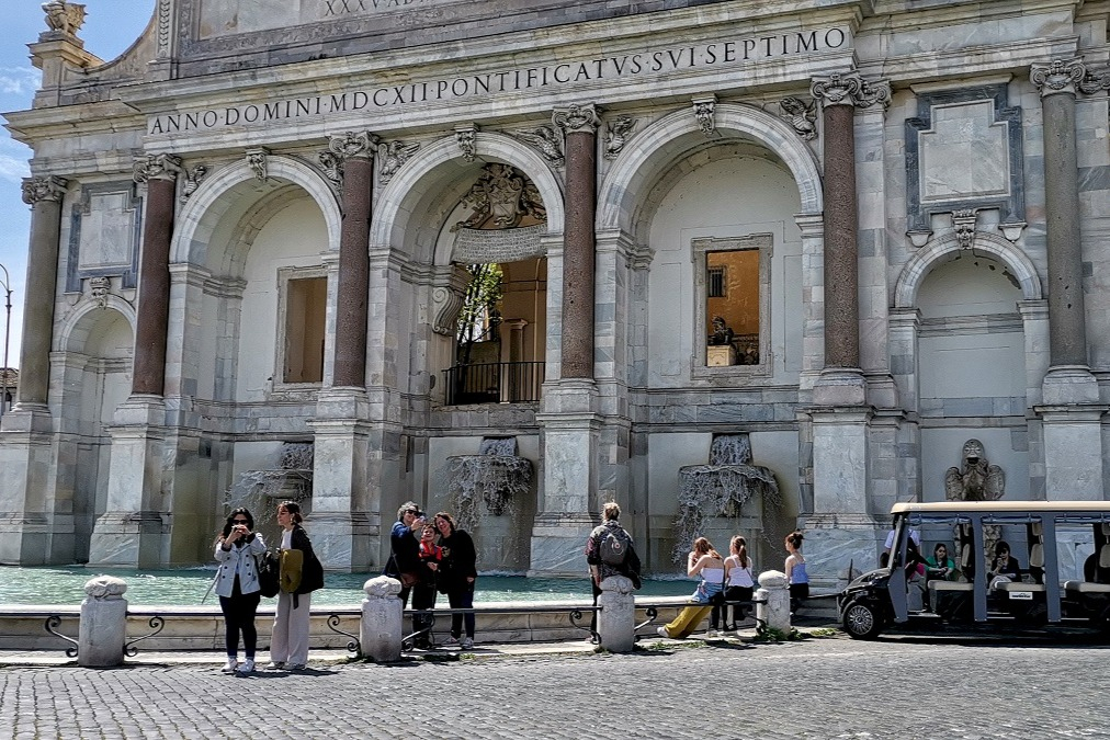 Rome: Panoramic Golf Cart Guided Tour