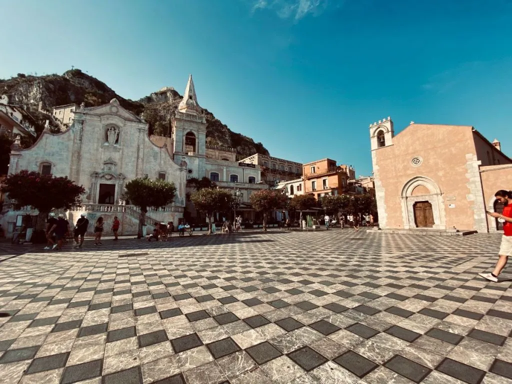 Trasferimento in navetta di andata e ritorno da Messina a Taormina
