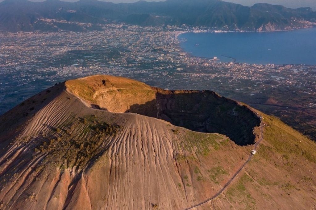 Vesuvio Express: Roundtrip from Naples to Vesuvius