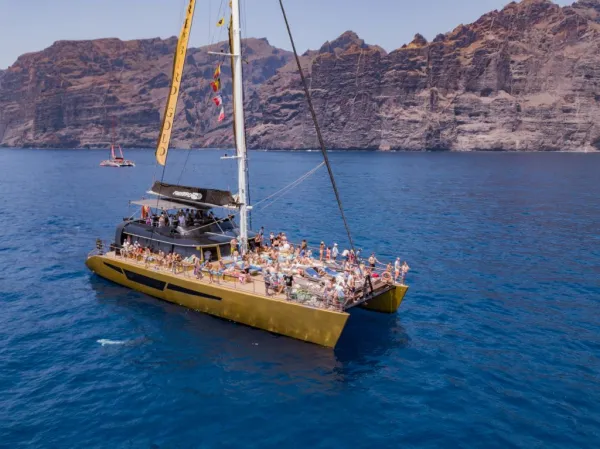 Freebird Catamarán en Tenerife