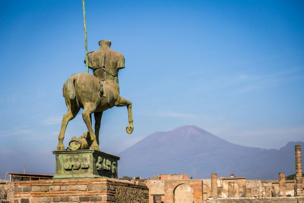 Pompeii, Amalfi Coast & Positano: Guided Day Trip from Rome