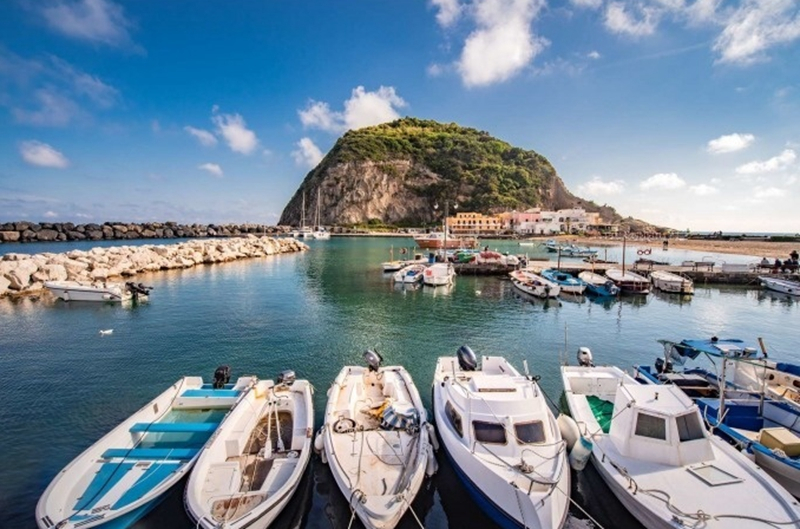 Ischia Island: Day Tour from Naples with Lunch