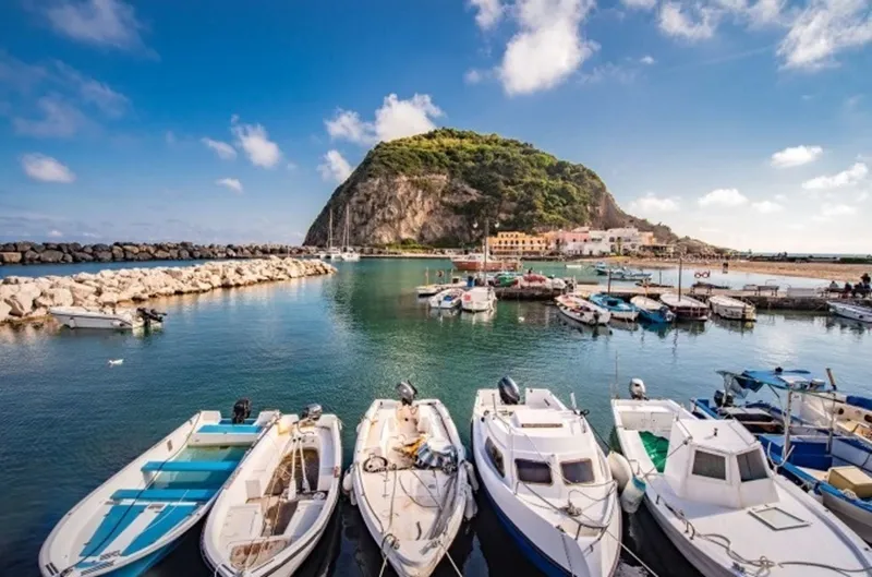 Ischia Island: Day Tour from Naples with Lunch