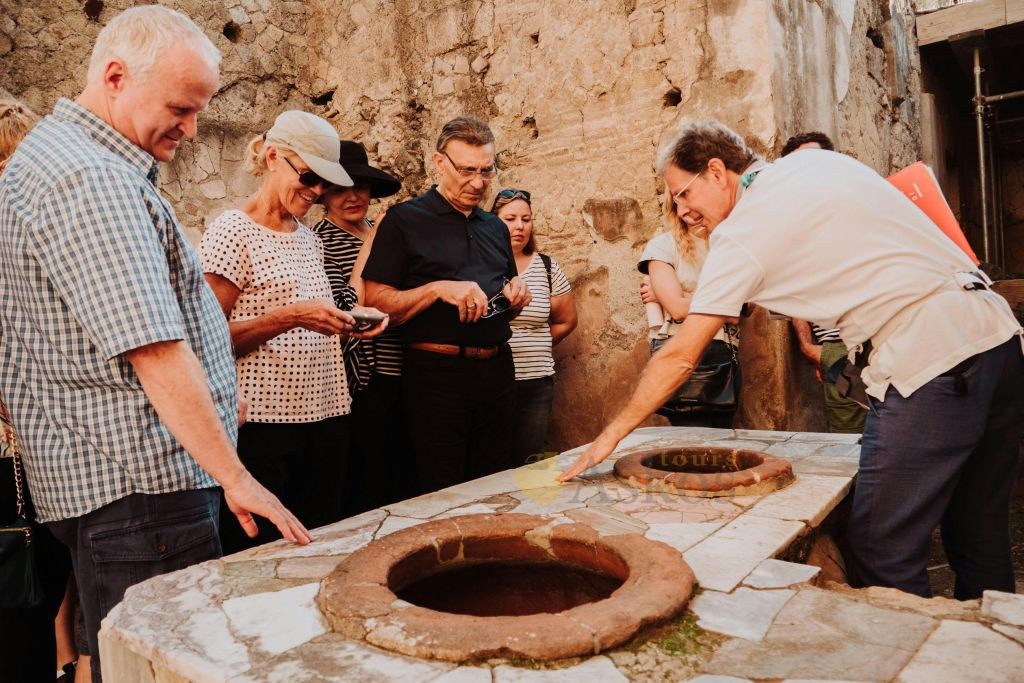 Pompeii & Herculaneum: Guided Tour and Skip the Line