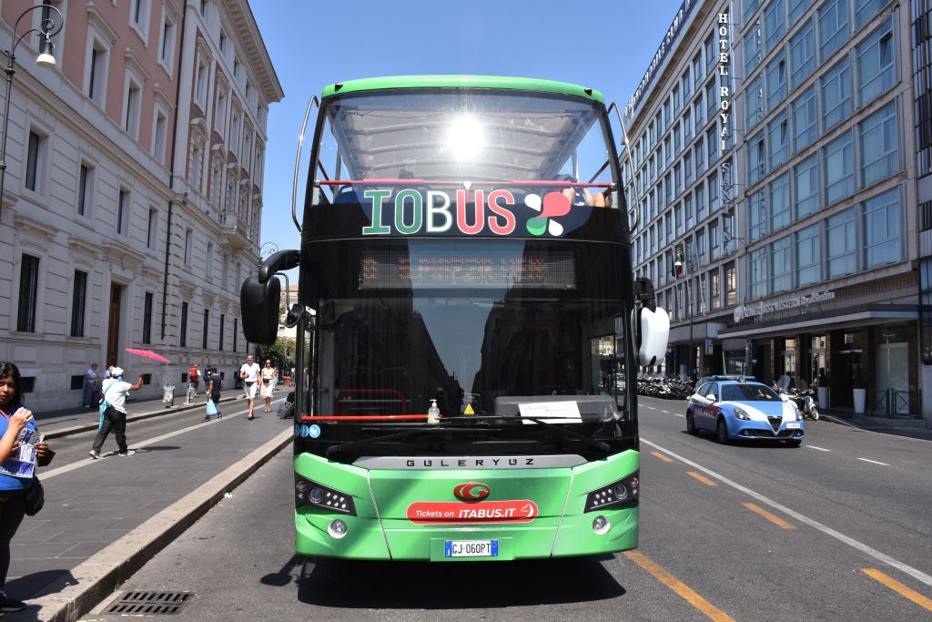 IOBUS Rome: Hop-on Hop-off Bus + Castel Romano Outlet