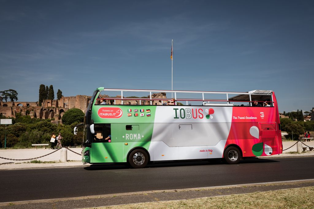IOBUS Rome: Hop-on Hop-off Bus + Castel Romano Outlet