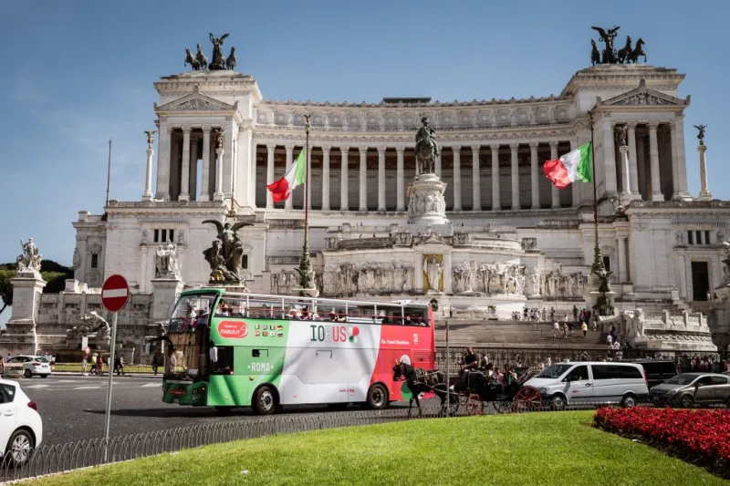 IOBUS Rome: Hop-on Hop-off Bus + Castel Romano Outlet