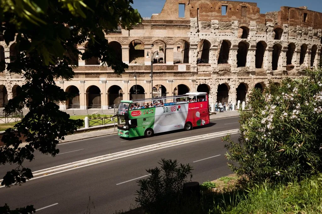 IOBUS Rome: Hop-on Hop-off Bus + Castel Romano Outlet