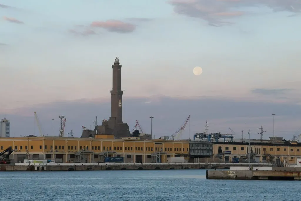 Tour del porto di Genova in barca