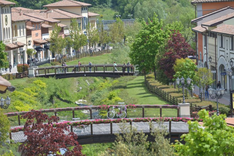 Barberino Outlet: Roundtrip from Florence