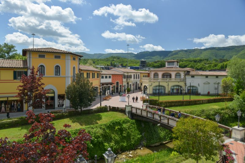 Barberino Outlet: Roundtrip from Florence