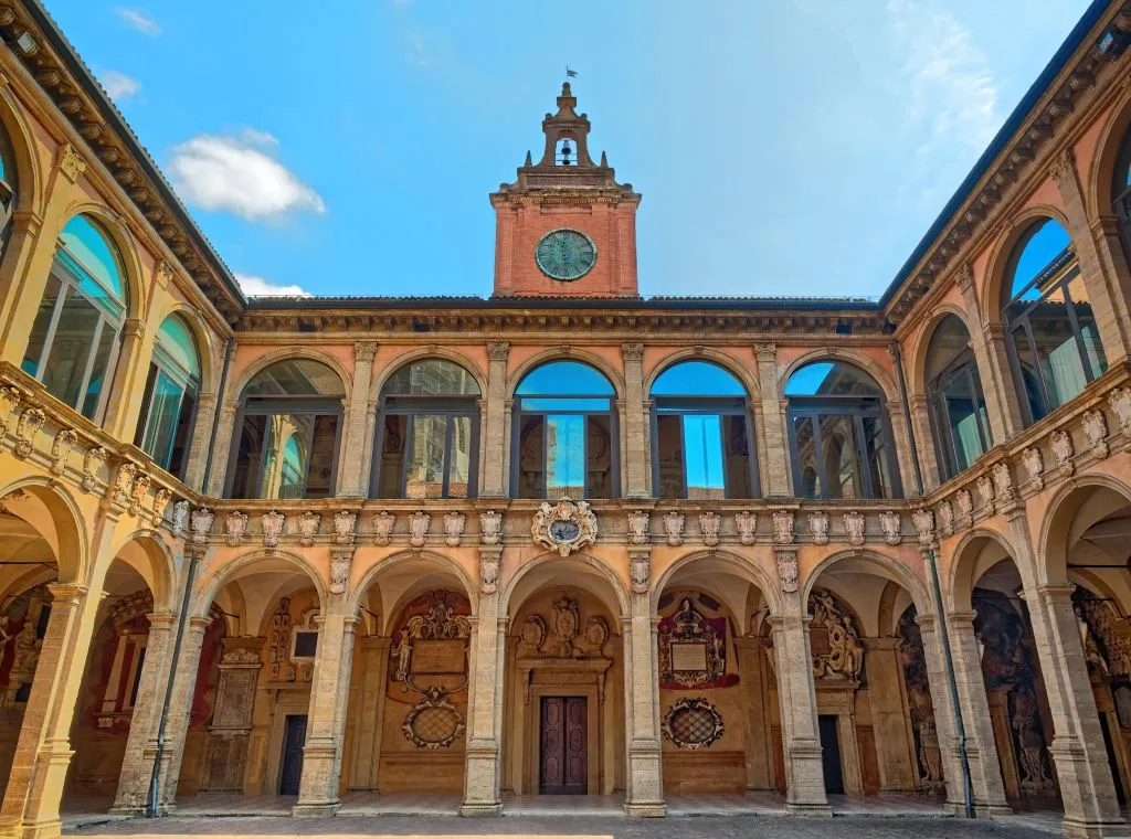 Archiginnasio di Bologna: Audioguida + Degustazione di cibi tipici
