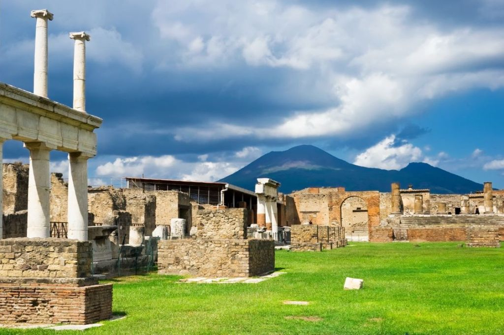 Pompeii: Guided Day Trip from Rome by High Speed Train + Lunch