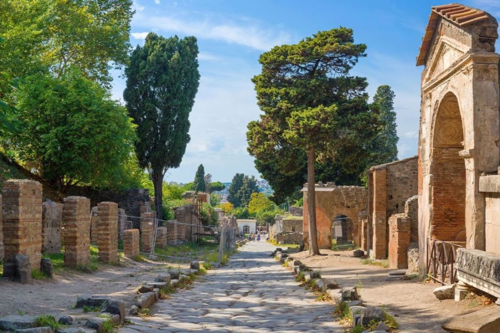 Pompeii: Guided Day Trip from Rome by High Speed Train + Lunch
