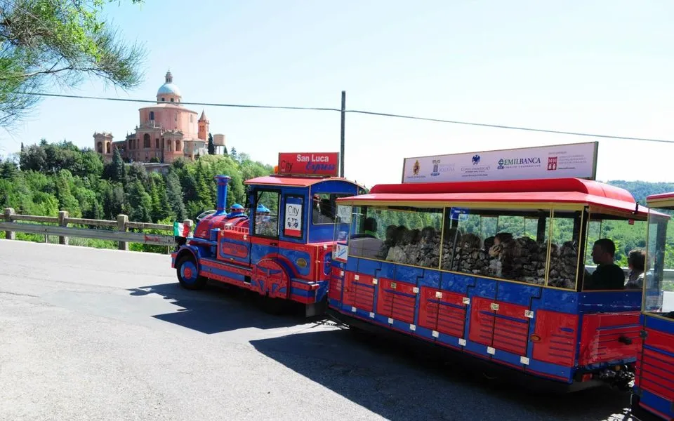 San Luca Express e degustazione locale