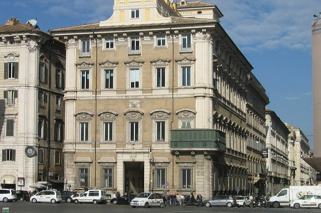 Palazzo Bonaparte: Pular a fila - você não precisa se preocupar com isso. It Looks Alive!