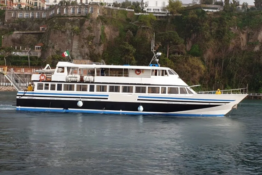 Positano & Amalfi: Cruise from Sorrento